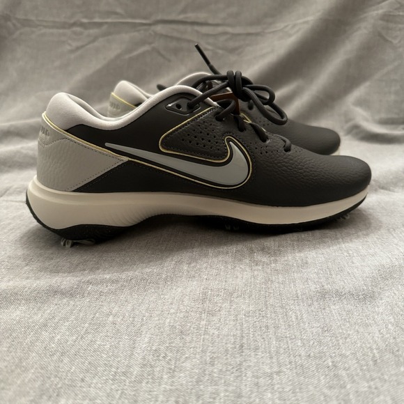 Nike Victory Pro 3 Men\'s Size 8.5 Gray DV6800-001 Golf Comfort Traction Spike‎